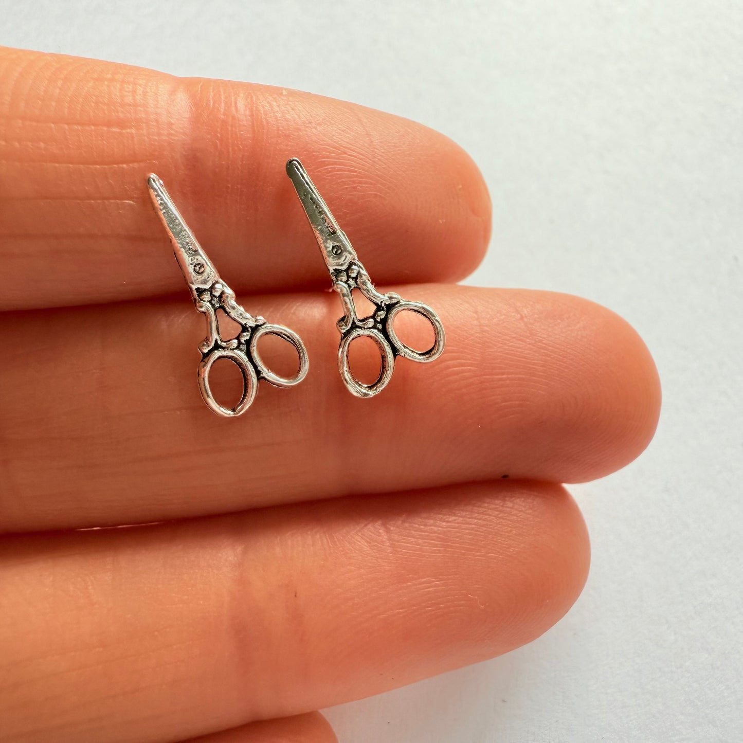 Scissor Studs