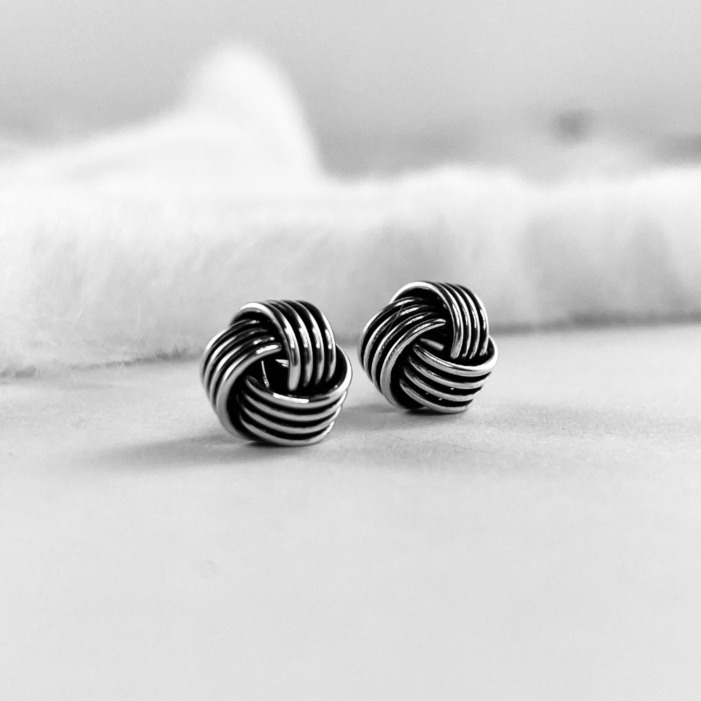 Knot studs