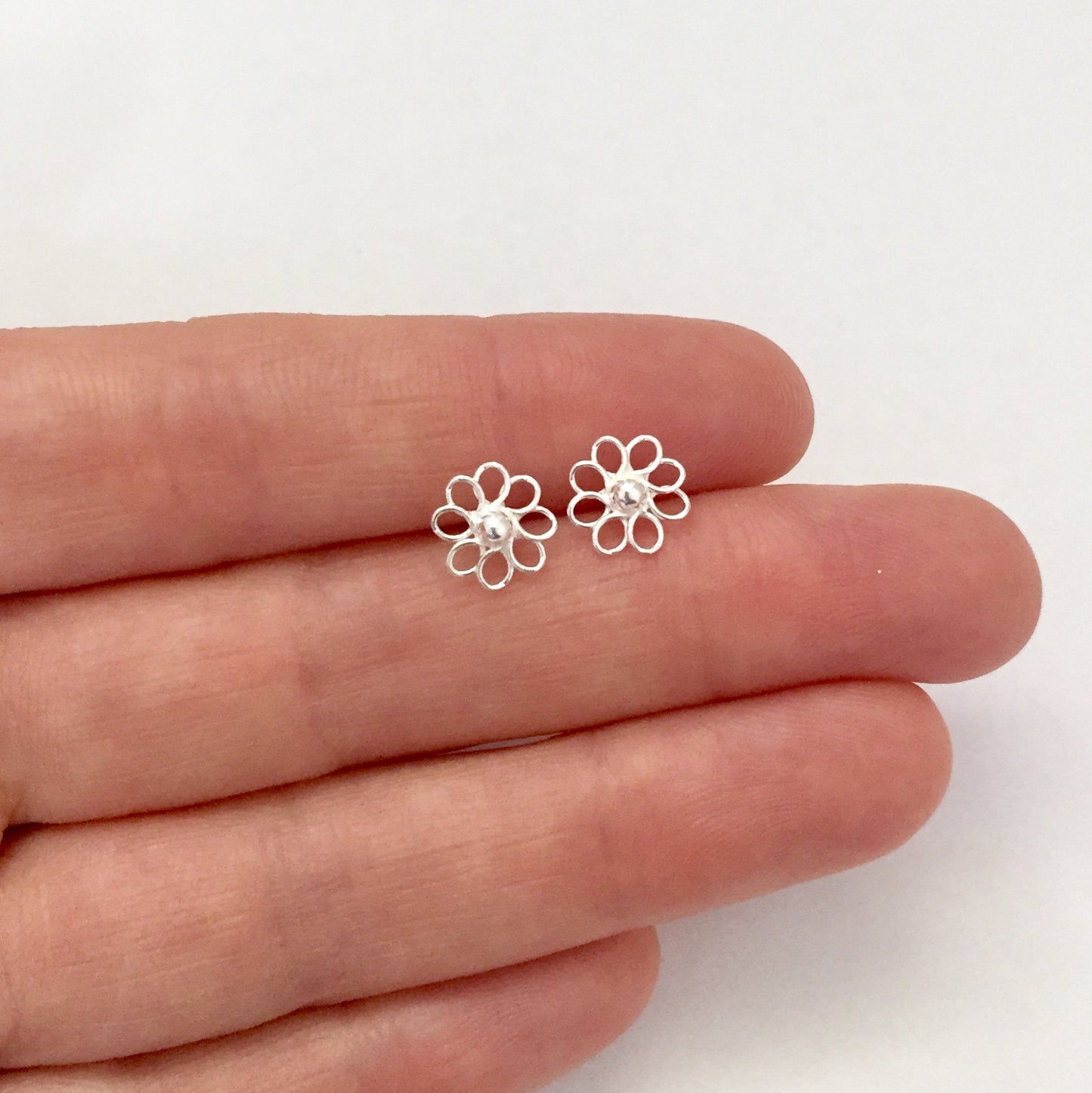 Sterling Silver Daisy Flower Stud Earrings